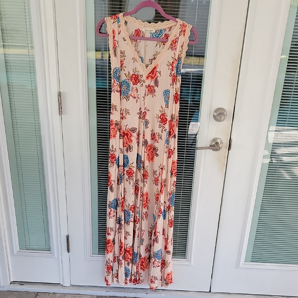 Floral Sleeveless Maxi Dress Blush Color With Crochet Detail Sz M 100% Rayon